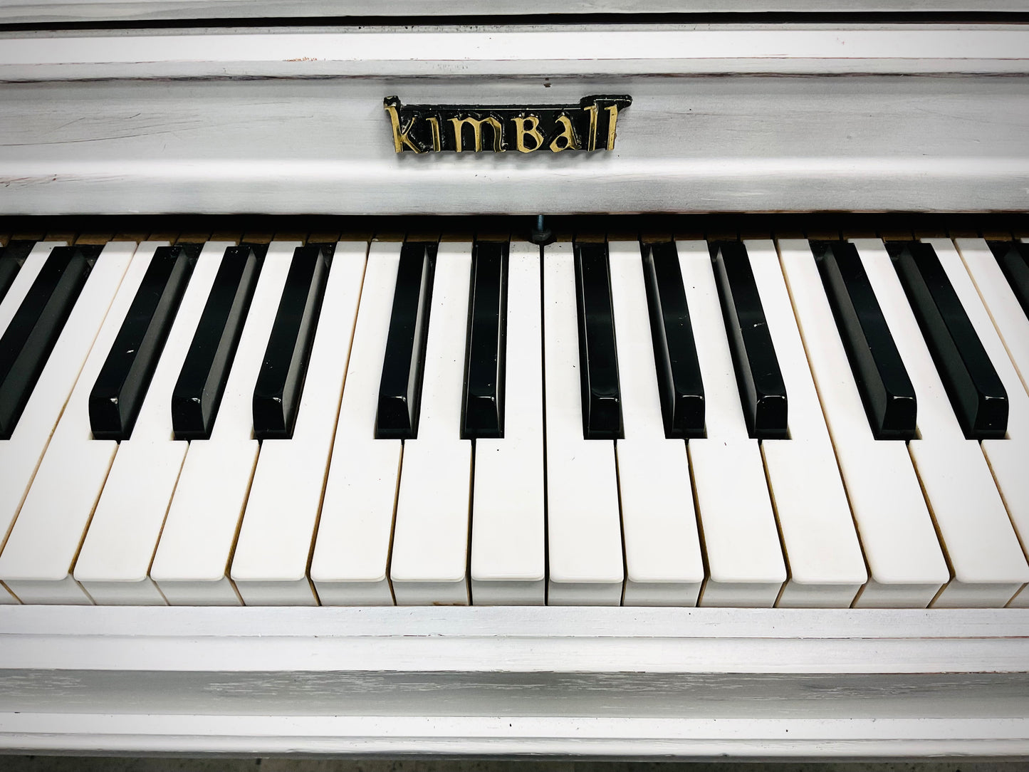Pre-Owned Vertical Kimball 'Washed White' Console