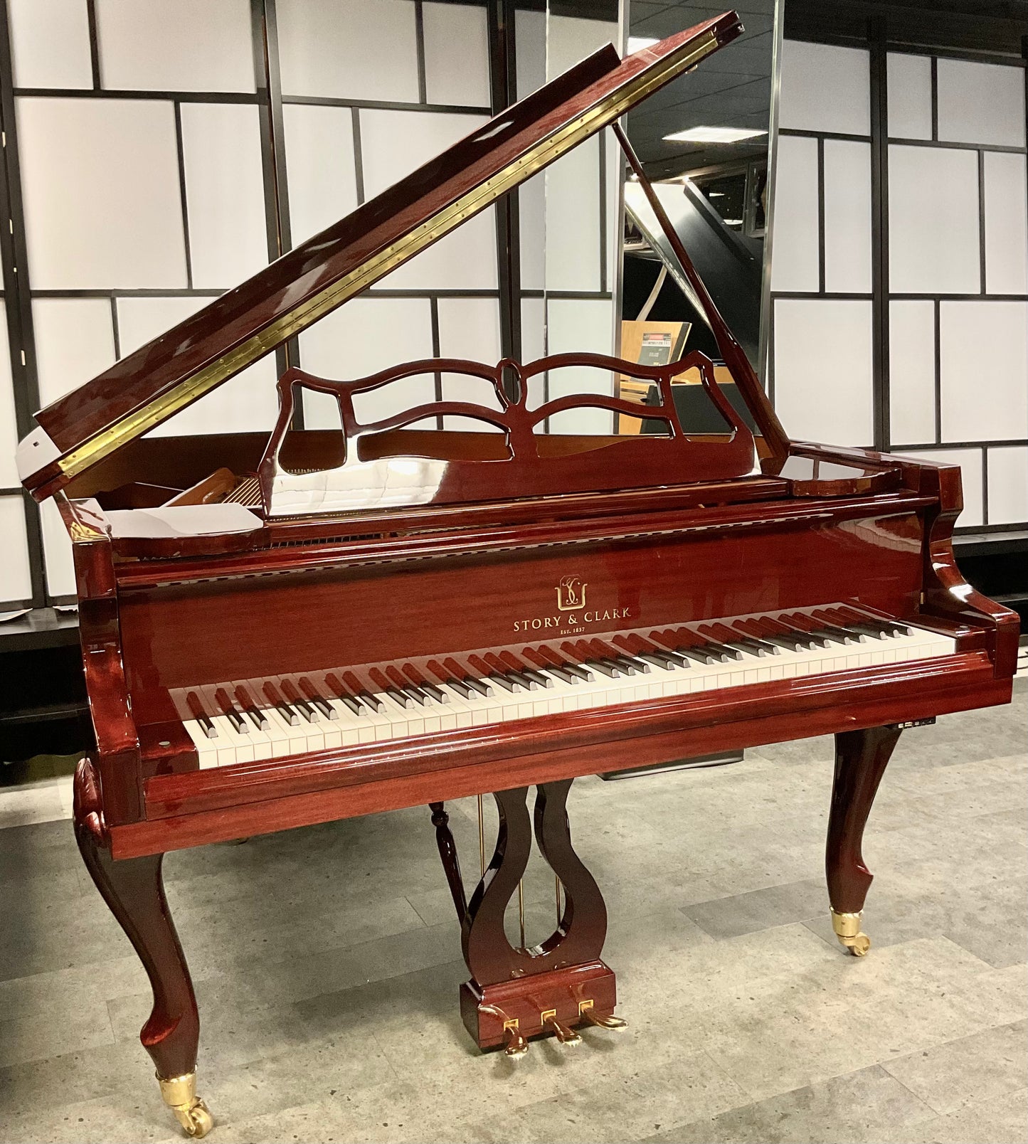 New Story & Clark H-60 Queen Anne