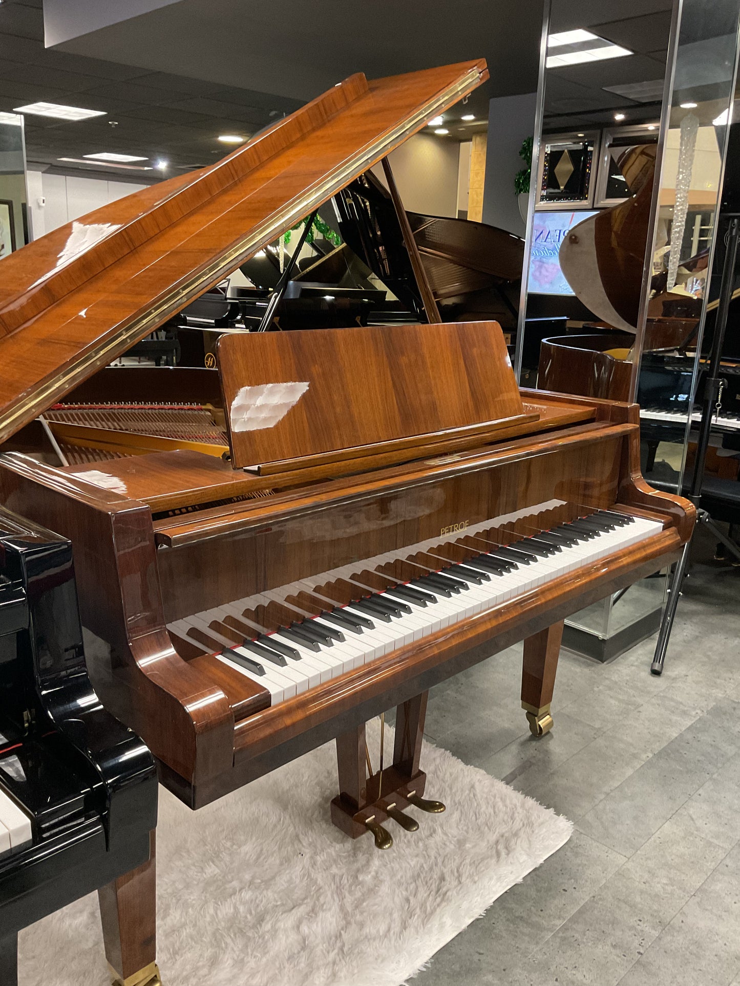 Pre-Owned Grand Petrof Model 'V' (5'3")