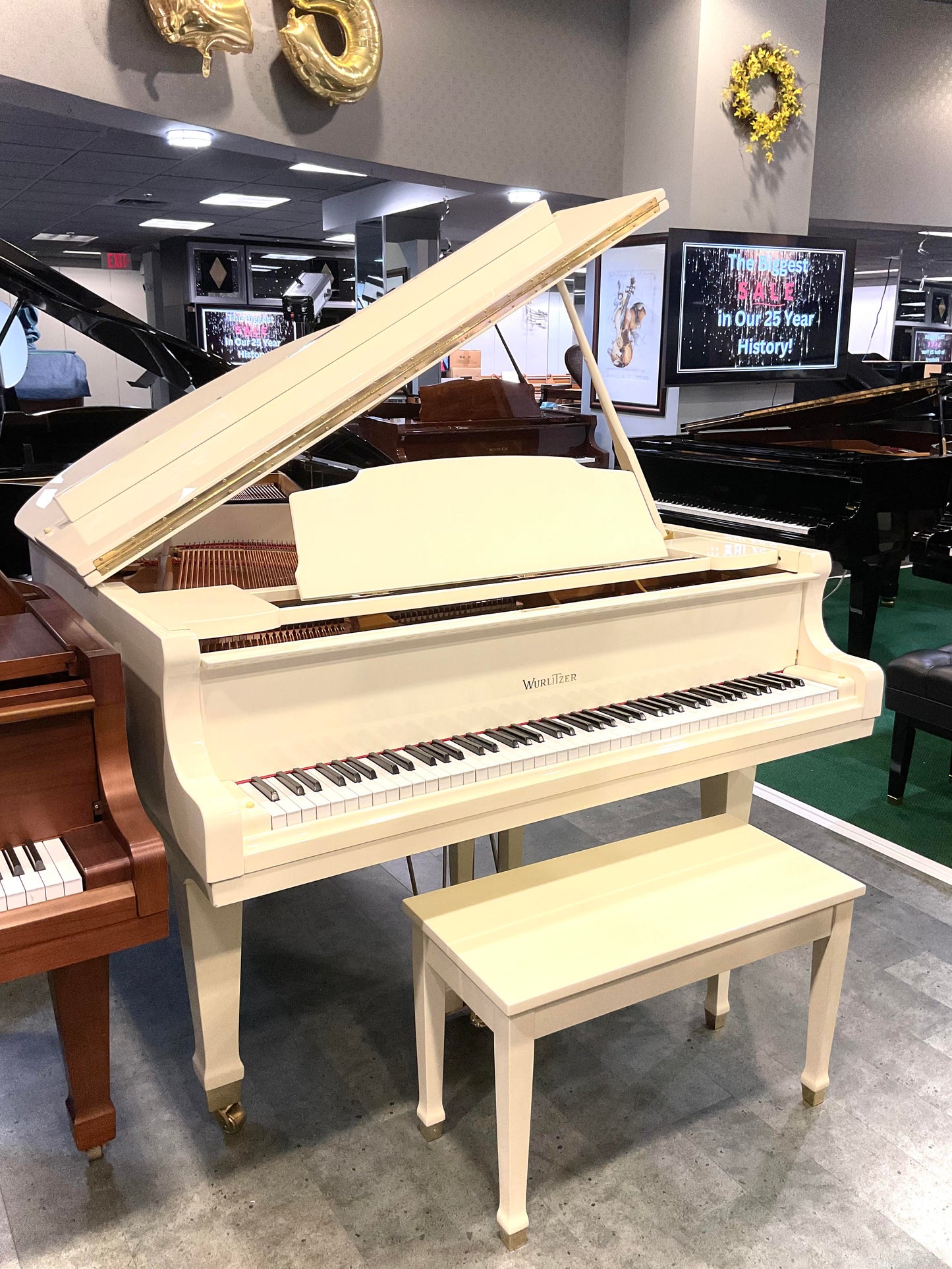 Pre-Owned Grand Wurlitzer White Polish G-452 (5'2)