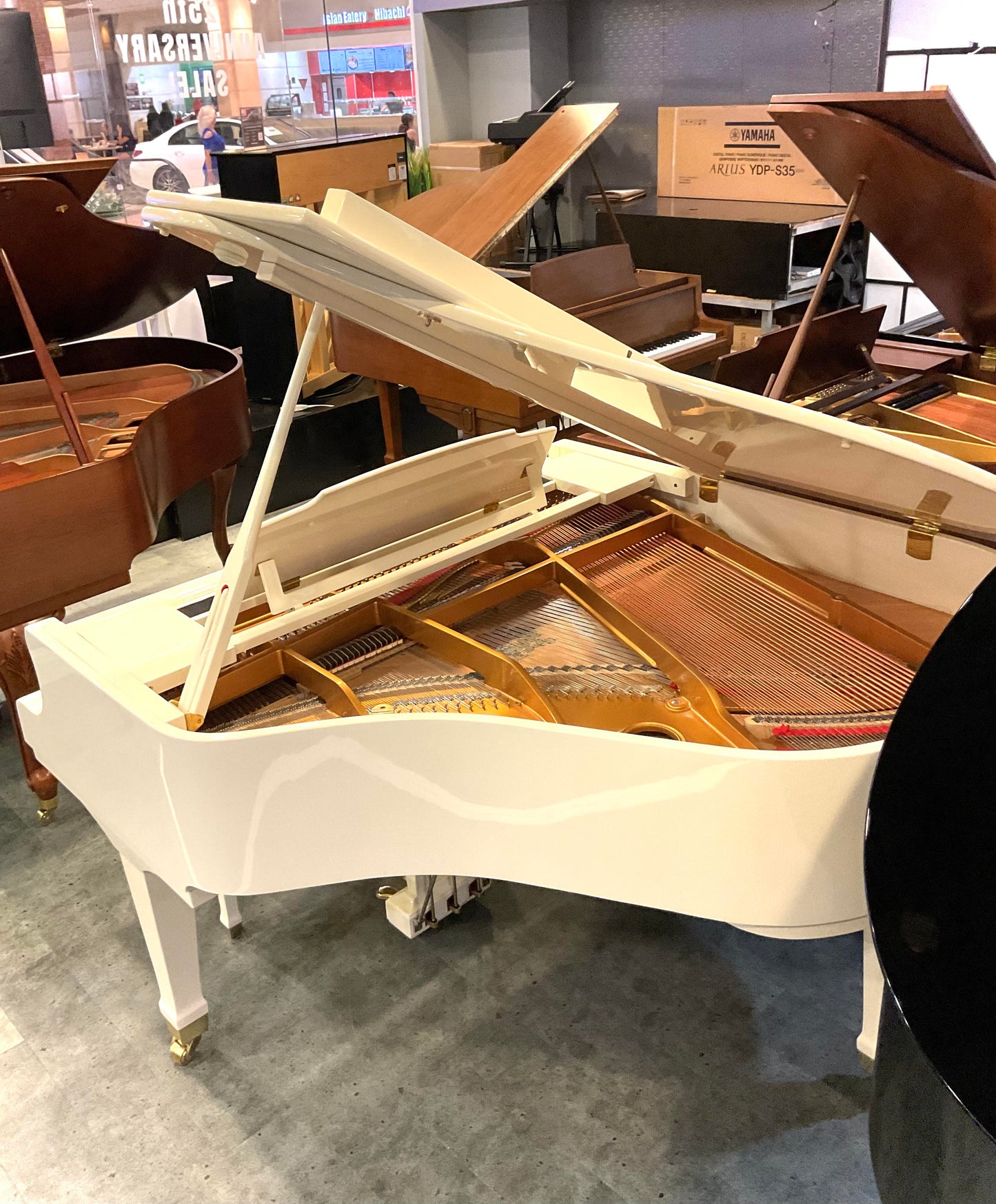 Pre-Owned Grand Wurlitzer White Polish G-452 (5'2)