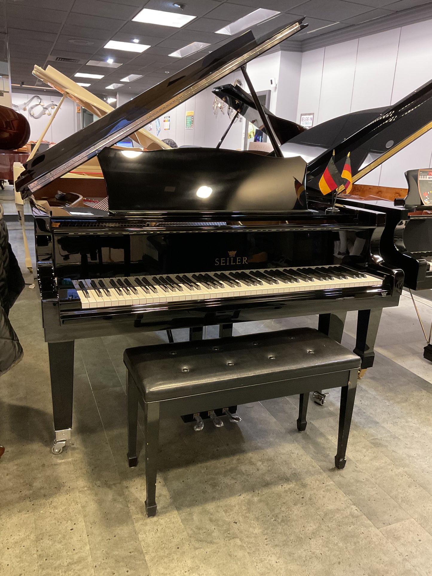 New Eduard Seiler Grand Pianos ED-186 (6'2")
