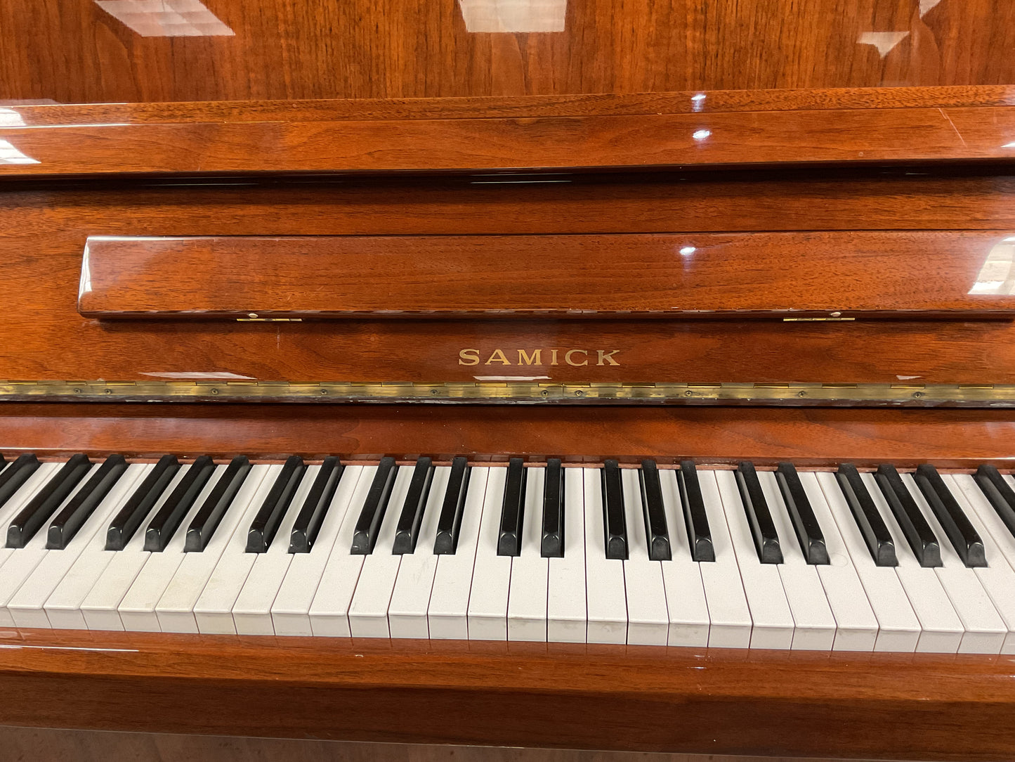 Pre-Owned Vertical Samick SU-110